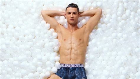 cristiano ronaldo naked|Cristiano Ronaldo Naked: Footballer Poses Nude For Spanish。